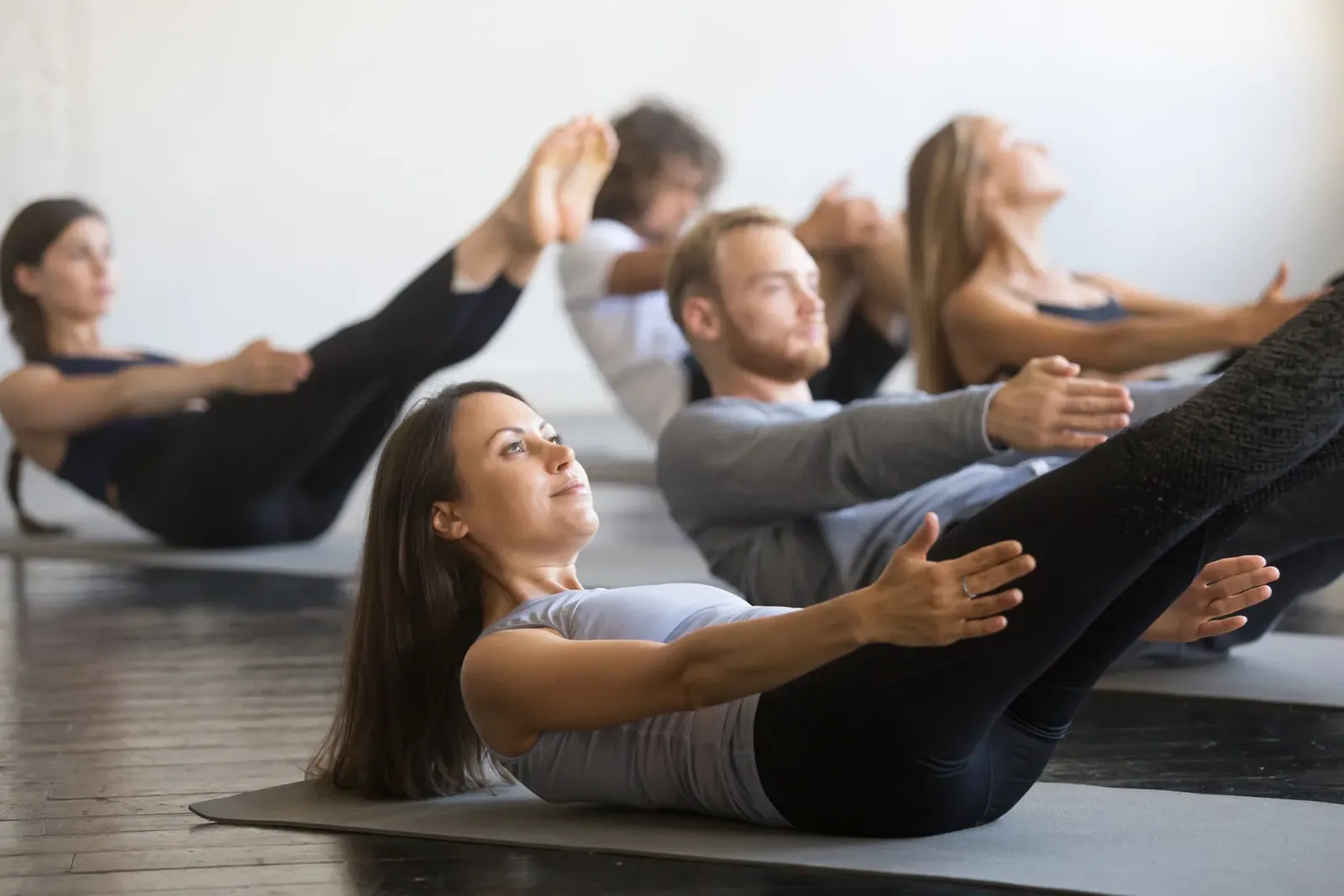 Le Pilates permet de corriger certaines postures, d'améliorer le gainage et l'équilibre du corps.