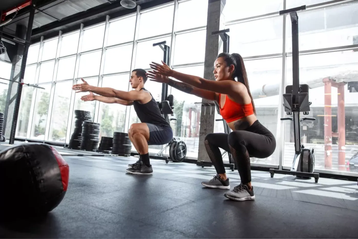 Le squat est souvent considéré comme le roi des exercices de musculation.